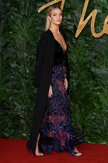 Rosie Huntington-Whiteley feet photo thumbnail