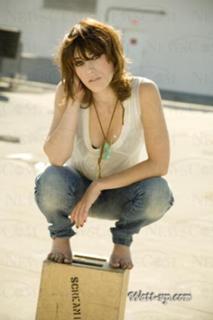 Lizzy Caplan feet photo 1