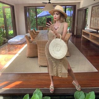 Nabilla Benattia feet photo thumbnail