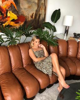 Olivia Holt feet photo thumbnail
