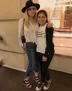 Katheryn Winnick feet photo thumbnail
