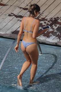 Eiza González feet photo thumbnail