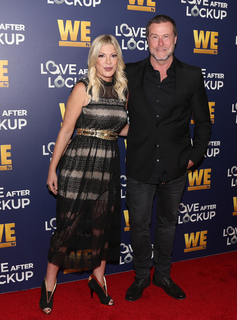 Tori Spelling feet photo thumbnail