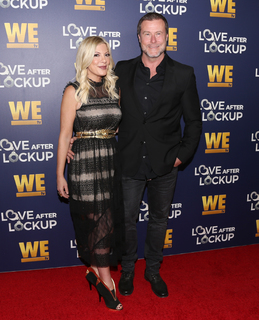 Tori Spelling feet photo thumbnail