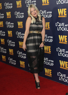 Tori Spelling feet photo thumbnail