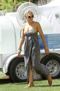 Busy Philipps feet photo thumbnail
