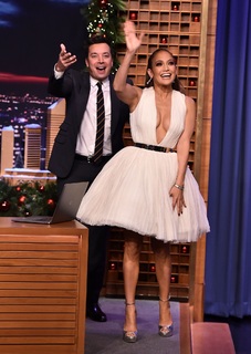 Jennifer Lopez feet photo thumbnail