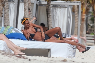 Lais Ribeiro feet photo thumbnail