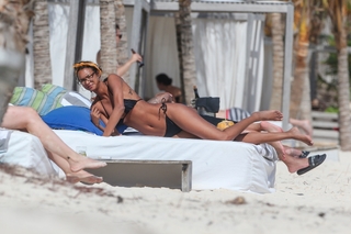 Lais Ribeiro feet photo thumbnail