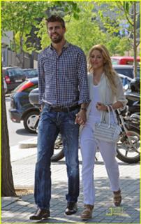 Shakira feet photo thumbnail