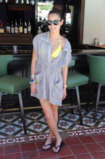 Jamie Chung feet photo thumbnail