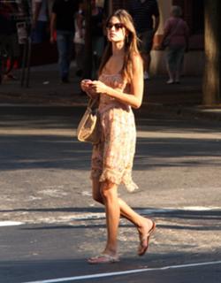 Alessandra Ambrosio feet photo thumbnail