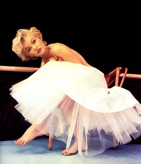 Marilyn Monroe feet photo thumbnail
