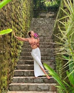 Nabilla Benattia feet photo thumbnail