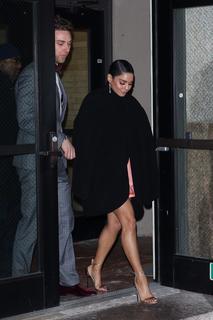 Vanessa Hudgens feet photo thumbnail