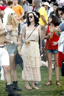Katy Perry feet photo thumbnail