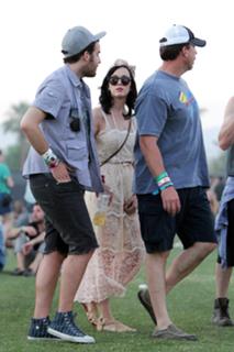Katy Perry feet photo thumbnail