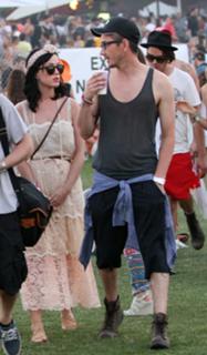 Katy Perry feet photo thumbnail
