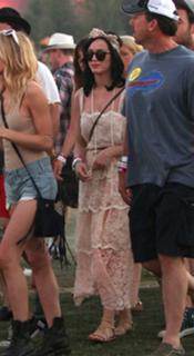 Katy Perry feet photo thumbnail
