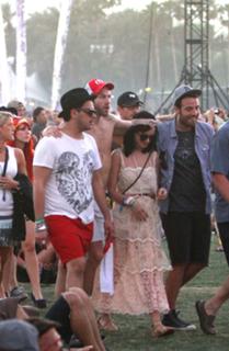 Katy Perry feet photo thumbnail