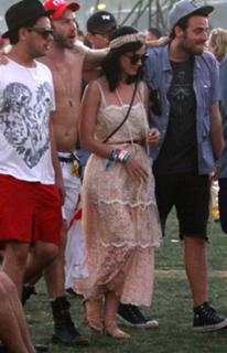 Katy Perry feet photo thumbnail