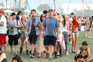 Katy Perry feet photo thumbnail