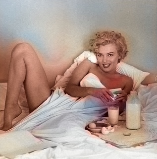 Marilyn Monroe feet photo thumbnail