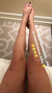 Federica Pellegrini feet photo thumbnail