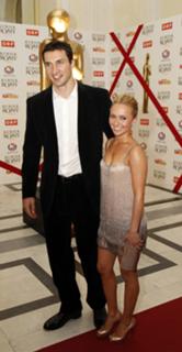 Hayden Panettiere feet photo thumbnail