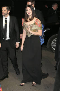 Lana Del Rey feet photo thumbnail