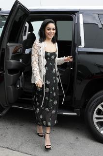Vanessa Hudgens feet photo thumbnail