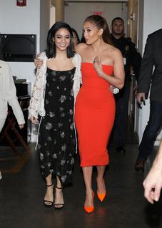 Vanessa Hudgens feet photo thumbnail