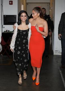 Vanessa Hudgens feet photo thumbnail