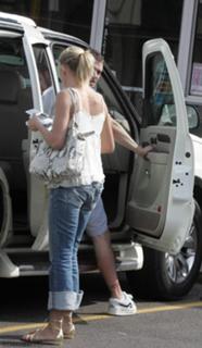 Cameron Diaz feet photo thumbnail