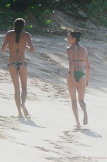 Cameron Diaz feet photo thumbnail