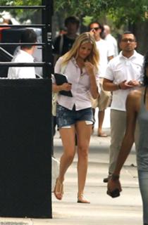 Cameron Diaz feet photo thumbnail