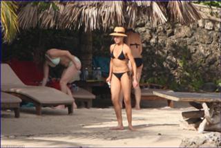 Cameron Diaz feet photo thumbnail