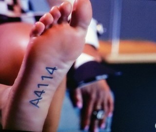 Tyra Banks feet photo thumbnail