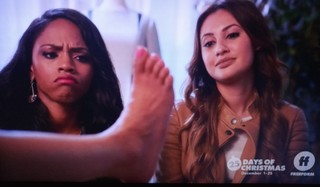 Tyra Banks feet photo thumbnail