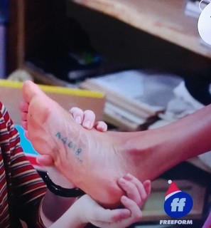 Tyra Banks feet photo thumbnail