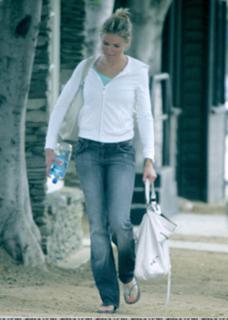 Cameron Diaz feet photo thumbnail