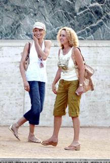 Cameron Diaz feet photo thumbnail