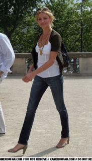 Cameron Diaz feet photo thumbnail