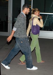 Cameron Diaz feet photo thumbnail