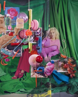 Christina Aguilera feet photo thumbnail