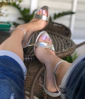 Cláudia Citroni feet photo thumbnail