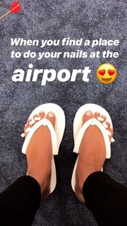 Lais Ribeiro feet photo thumbnail