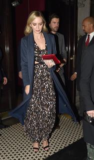 Emily Blunt feet photo thumbnail