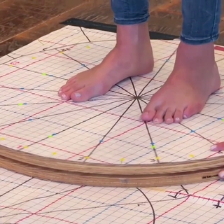 Kendall Jenner feet photo thumbnail