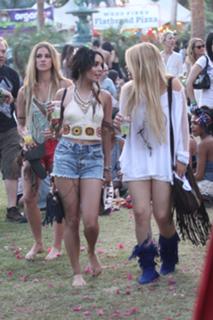 Vanessa Hudgens feet photo thumbnail